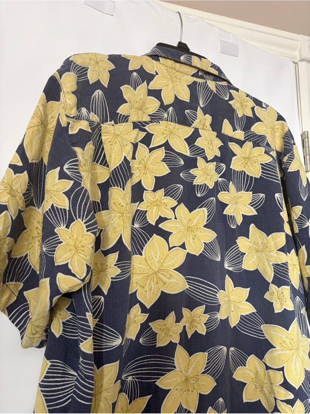 Tommy Bahama Silk Hawaiian floral button down shirt - Picture 6 of 7